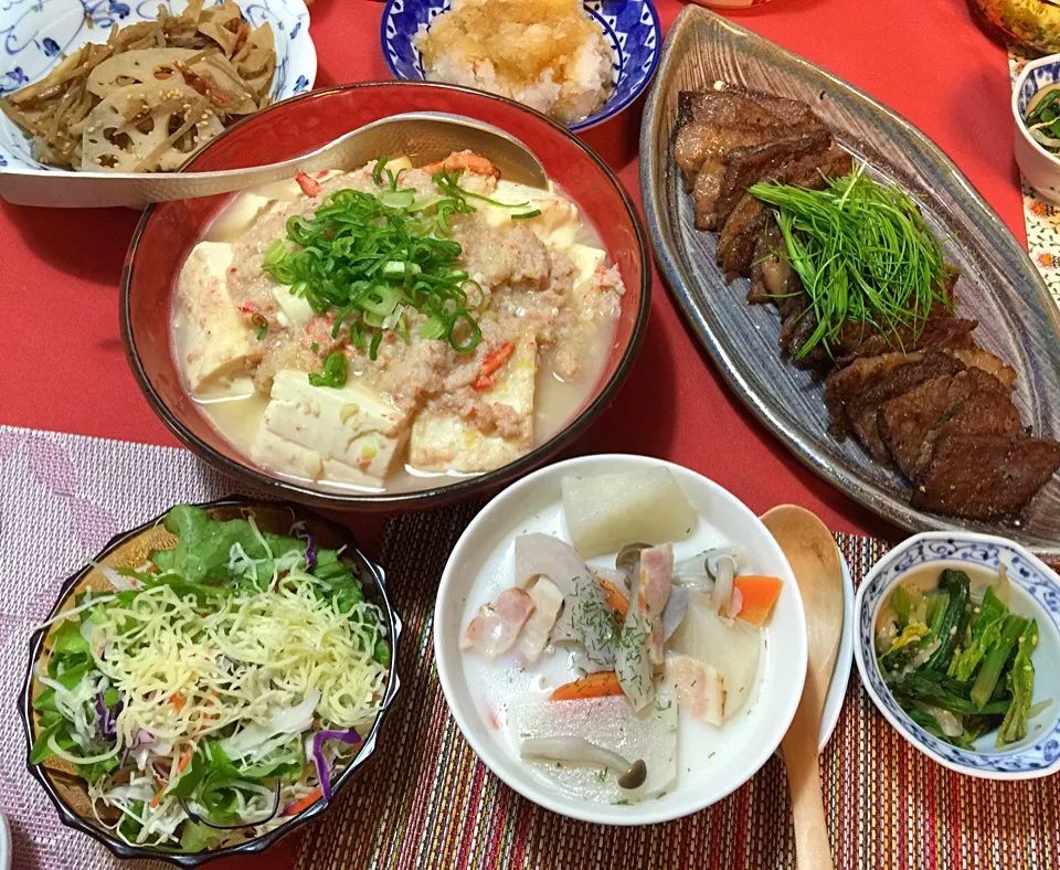 母乳ご飯 〜 根菜ミルクスープ  蟹あんかけ豆腐  レンコン&ごぼうキンピラ  牛カルビ  サラダ|kokoさん