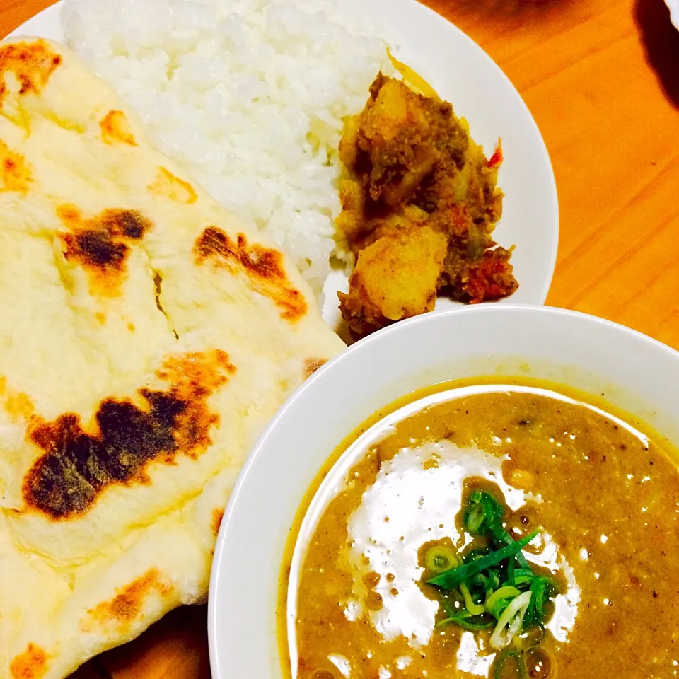 ダールカレーとアルタルカリ
（豆のカレーとジャガイモの炒め物。ネパール料理）|あやさん