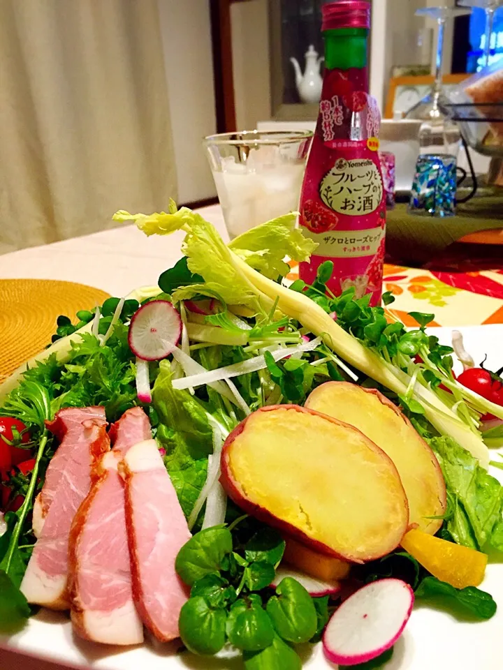 サラダでリセット🍅フルーツとハーブのお酒で✨|ちぃちゃんさん