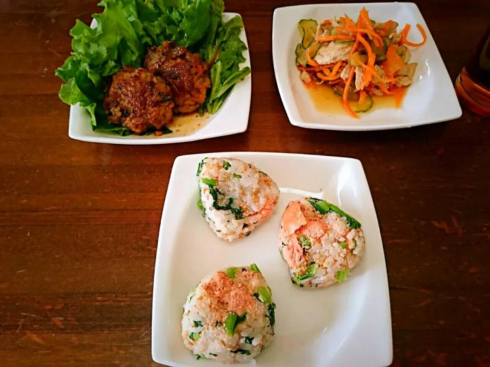 焼きたらこと菜っ葉&いりごま🍙おから
ハンバーグとささみサラダ|もぐもぐままちゃん (*ฅ́˘ฅ̀*) .｡.:*♡さん