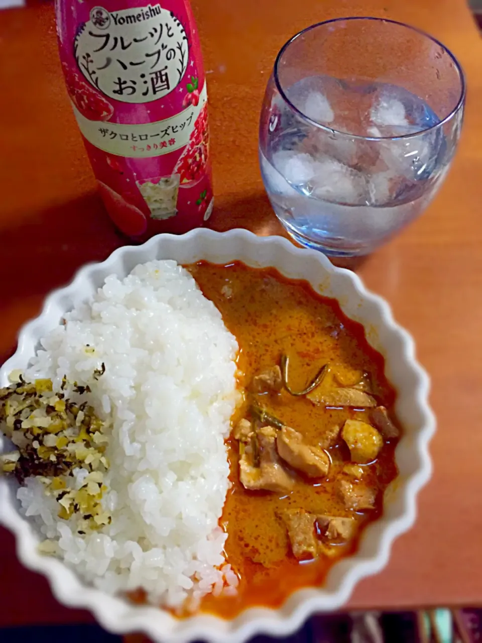 タイカレーレッドとフルーツとハーブのお酒|Kunisanoさん