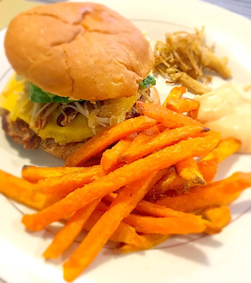 Cheeseburger with Sweet Potato Fries|Nancyさん