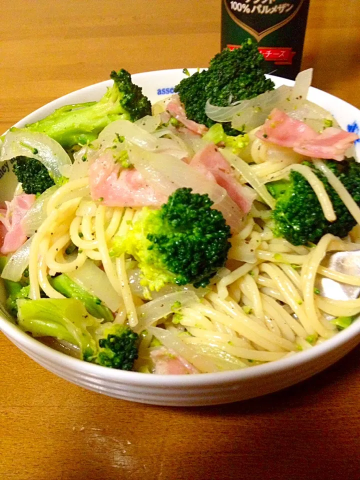 具だくさん💕ブロッコリーとベーコンのパスタ🍝|まいりさん