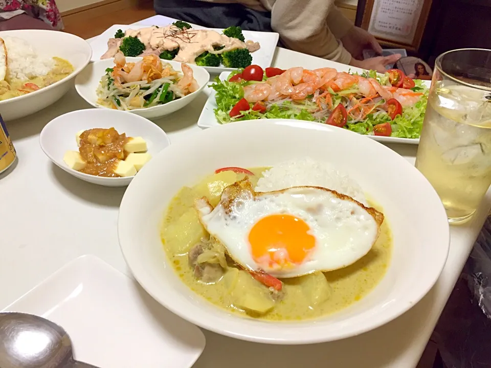 ちょっとアジア風の晩御飯♡
グリーンカレー
グルジアン春雨サラダ
蒸し鶏とブロッコリーのスイチリマヨソース
などなど…|inoさん