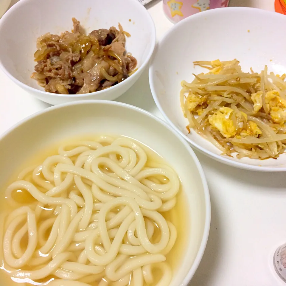 生姜スープのかけうどん、豚肉の甘辛炒め、もやしと卵の炒め物|まこさん