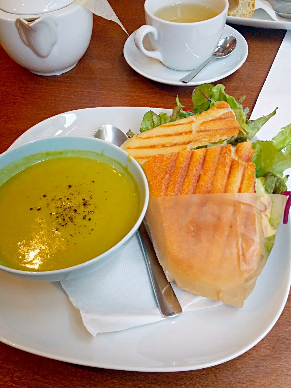 Sandwiches with pea soup|Cherryさん