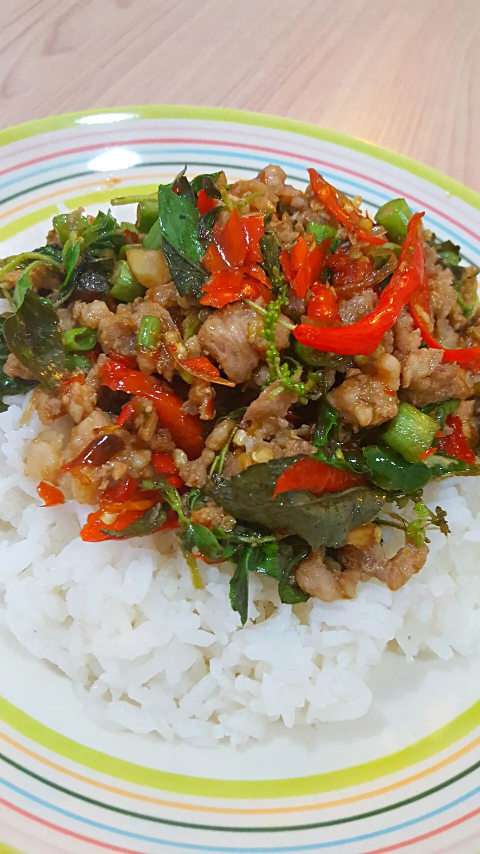 "กะเพราหมูสับ" 🐷🍃
(Fried Stir Basil with Minced pork)
เผ็ดได้ใจ เอาให้หายปวดหัว...😏|🙋🍗..Papa Naughty..🍳🙎さん