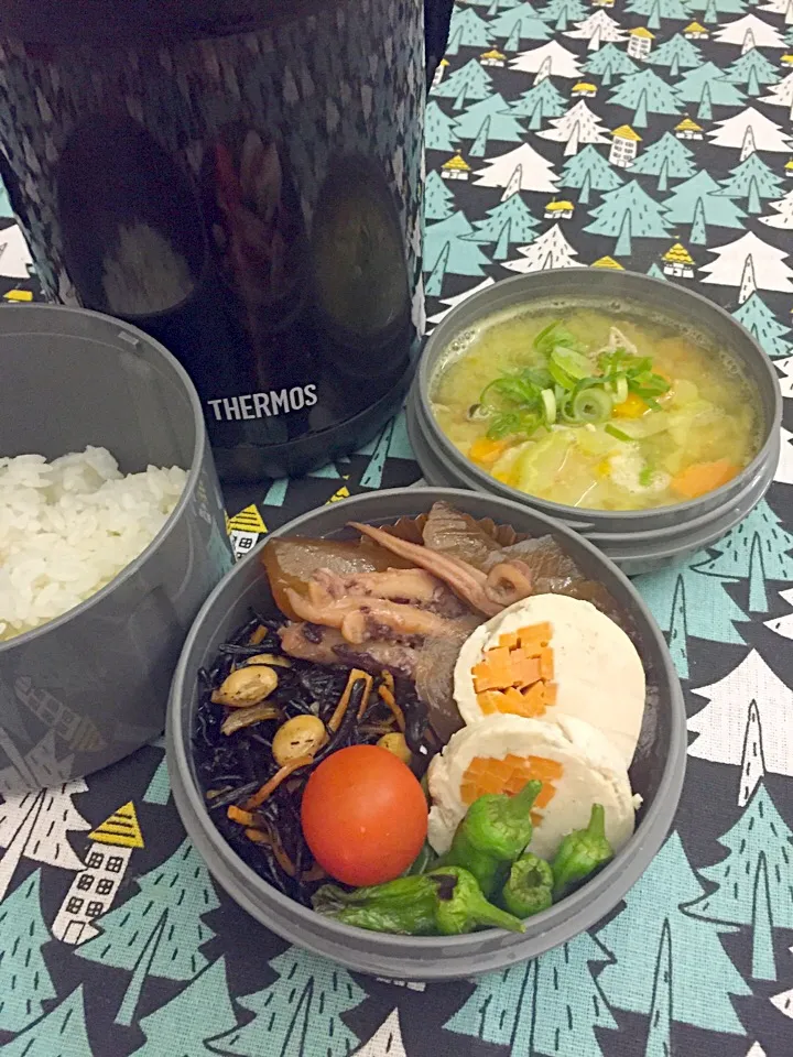 1月21日
ひじき煮
いかと大根の煮物
ししとうの塩焼き
ミニトマト
鶏肉の人参巻き
残り野菜で豚汁風
ごはん|ひななぎさん