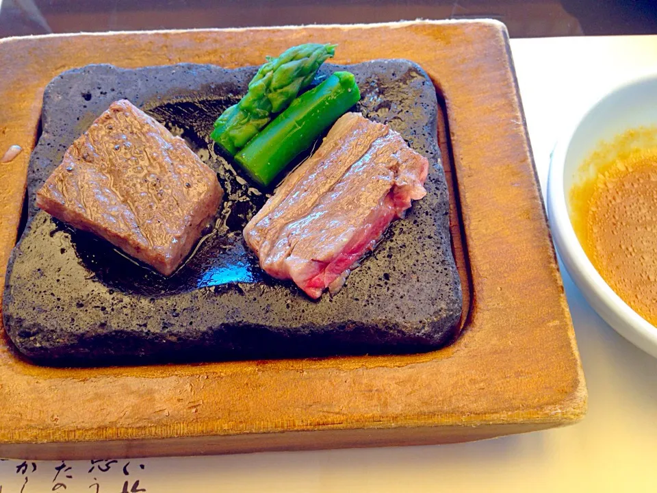 黒毛和牛の溶岩焼き   梅の花にて🎀|けいこSさん