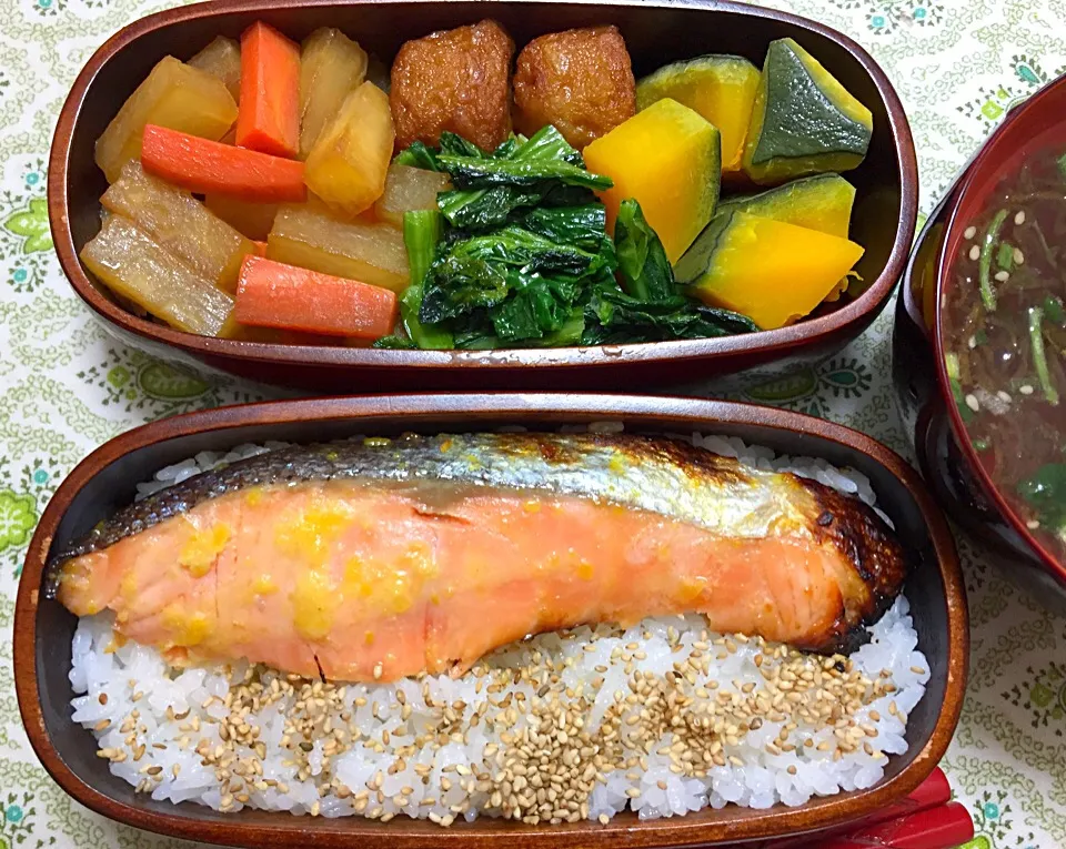 Snapdishの料理写真:鮭弁当|Isimura Hidekiさん