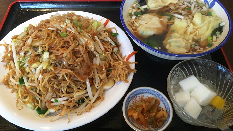 【日替定食】上海焼きそばとワンタンスープを頂きました。|momongatomoさん