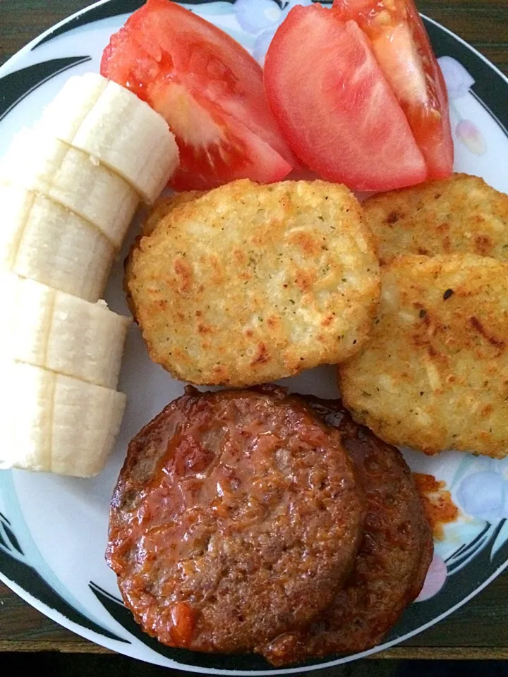 Veggie patties with potato patties and fruit|Toad A Leighさん