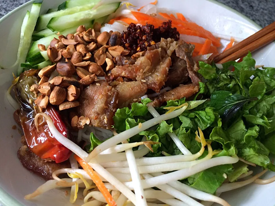 BBQ pork with vermicelli noodles|Tina Voさん