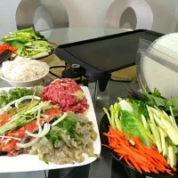 Beef and seafood on grill with rice paper|Tina Voさん