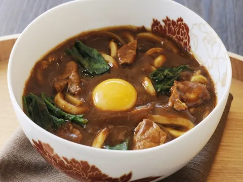 貧血対策に ほうれん草たっぷりポークカレーうどん|ヤマサ醤油公式アカウントさん