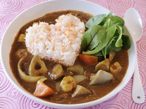 バレンタインに ラブラブハート魚介カレー|ヤマサ醤油公式アカウントさん