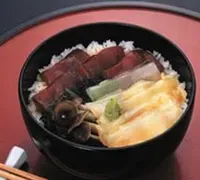 源平漬け丼