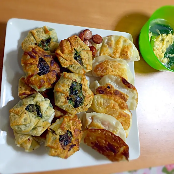 ニラ饅頭
チーズウィンナー餃子
卵小松菜スープ|さおりさん