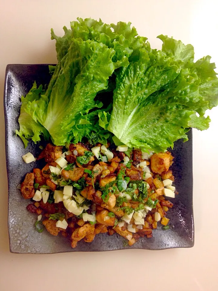 Diced Pork and Potato Lettuce Wraps. Topped with Pepper Jack Cheese, Cilantro and Green Onions!|Rafael Pachecoさん