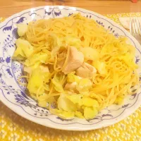 Snapdishの料理写真:きゃべつの鶏むね肉のしょう油風味パスタ|kaori ✡さん