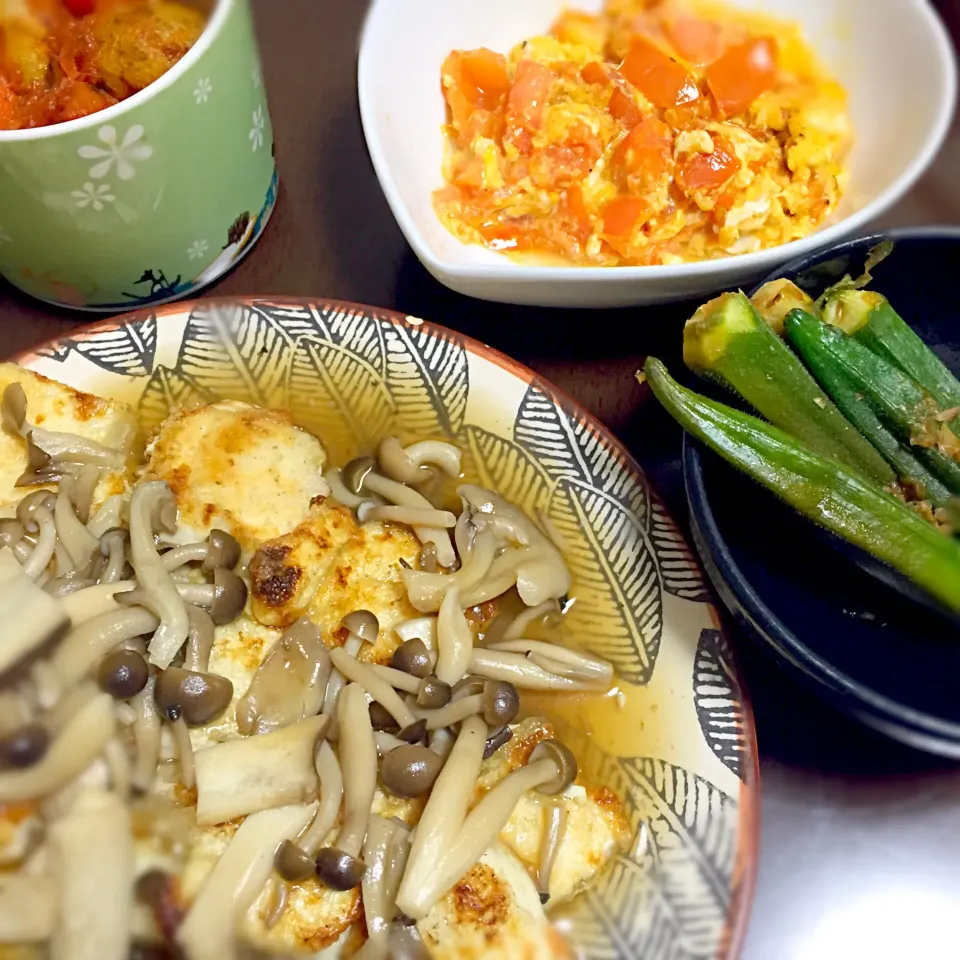 揚げ出し豆腐のキノコあんかけ、オクラの梅和え、トマたま炒め、チキン煮込み|chobicmさん