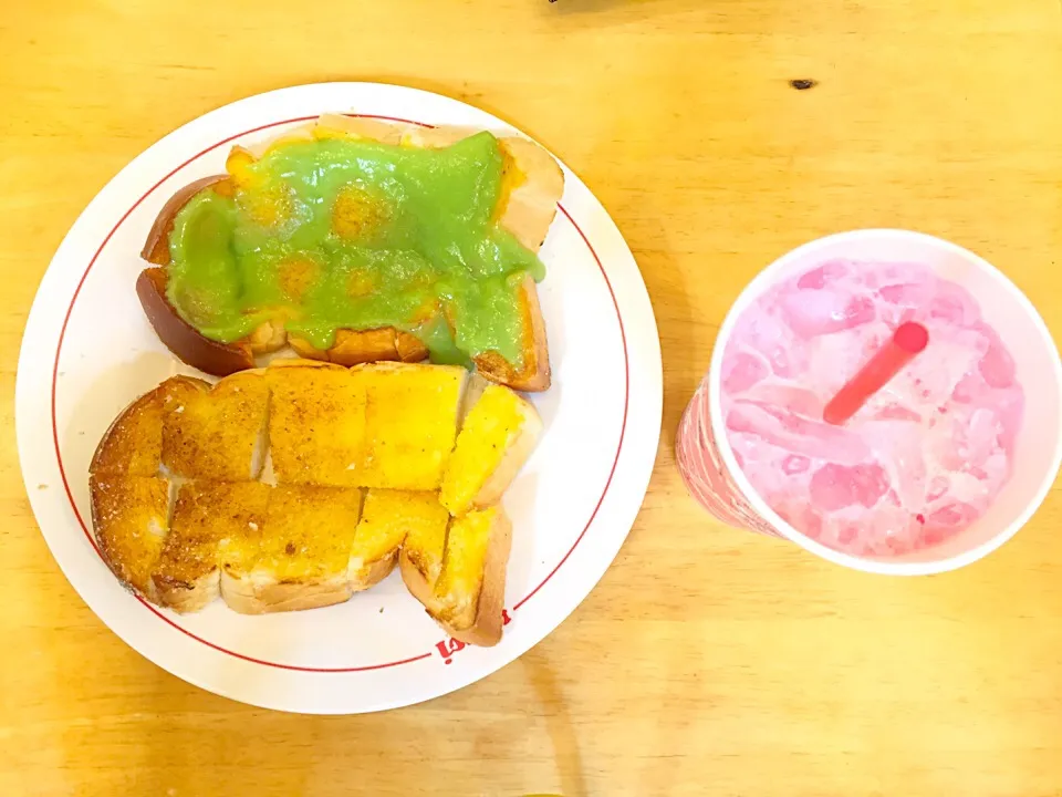 Sugar butter and pandan cream toast with pink milk|PhUnGさん