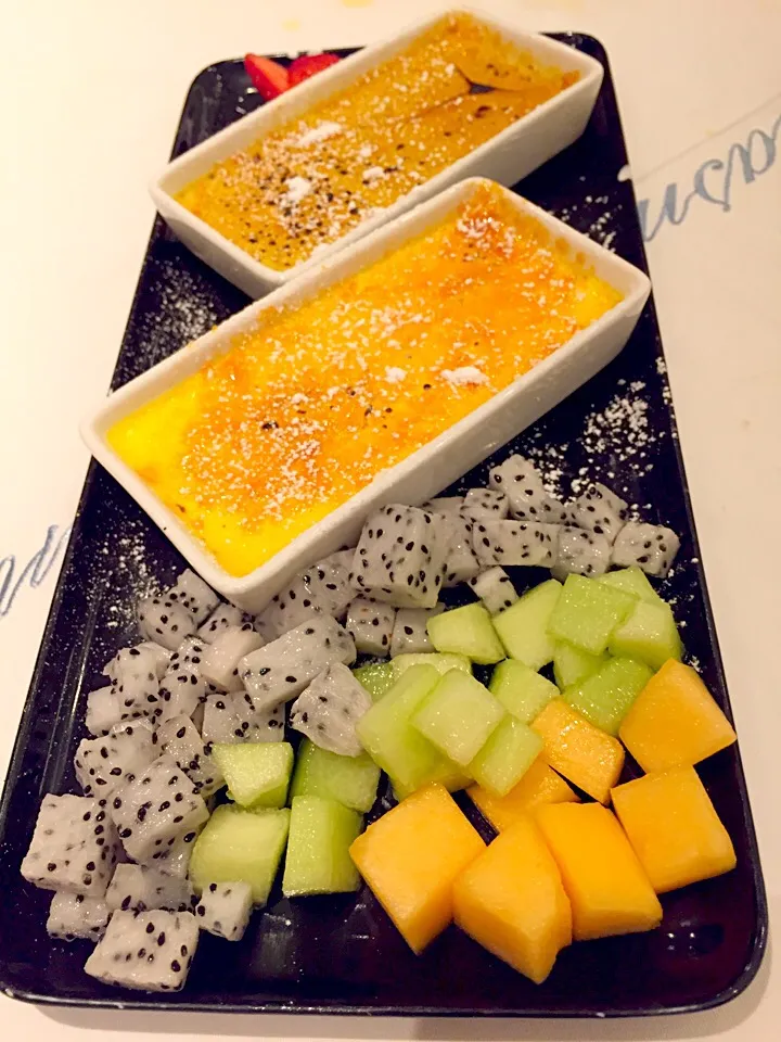 Jasmine and original creme brûlée with fresh fruits|Sky Blueさん