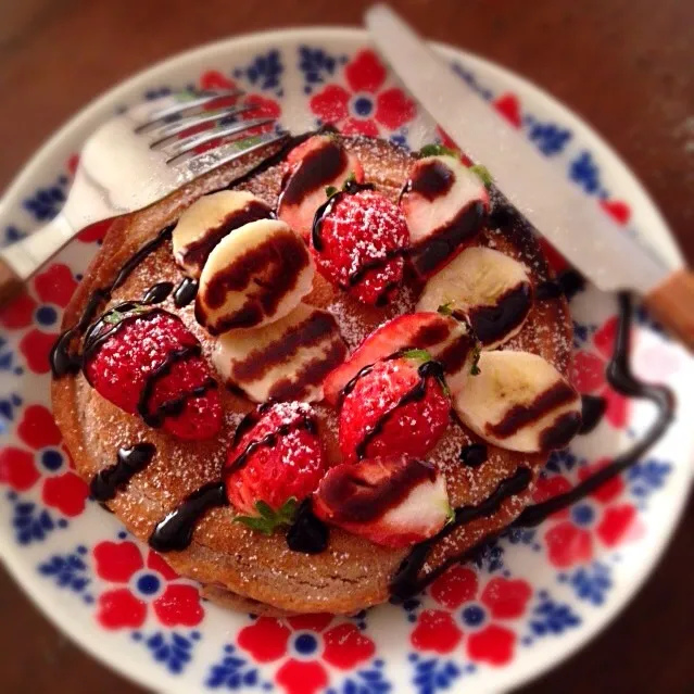 チョコパンケーキで朝ごはん🍓|ららさん