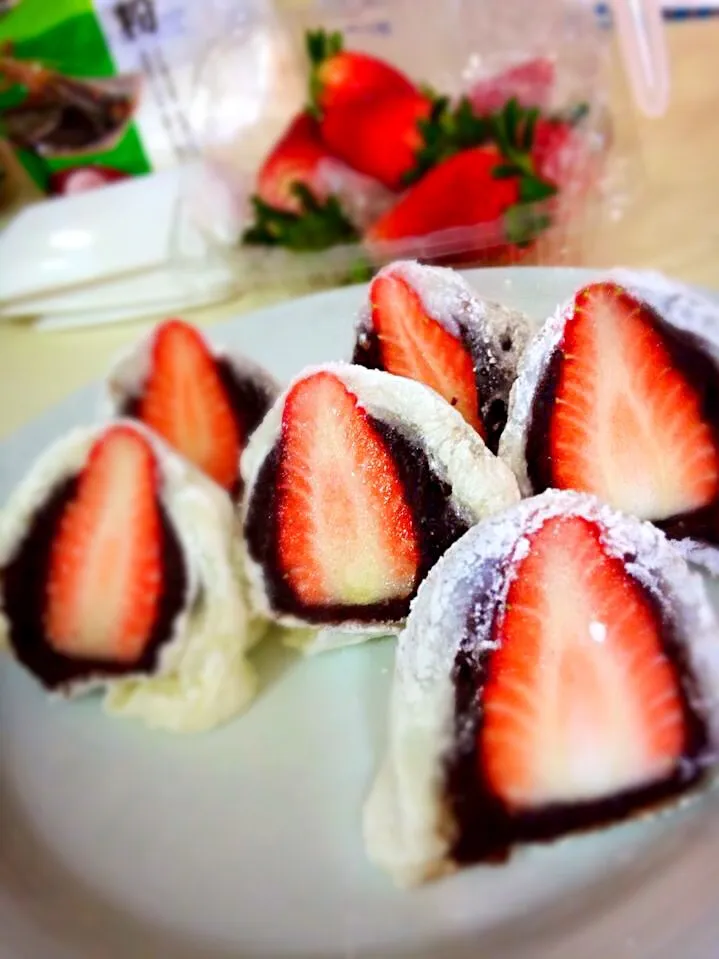 🍓Strawberries Daifuku🍓
First time making this, oh dear it's very challenging...😰|Tari's Kitchenさん