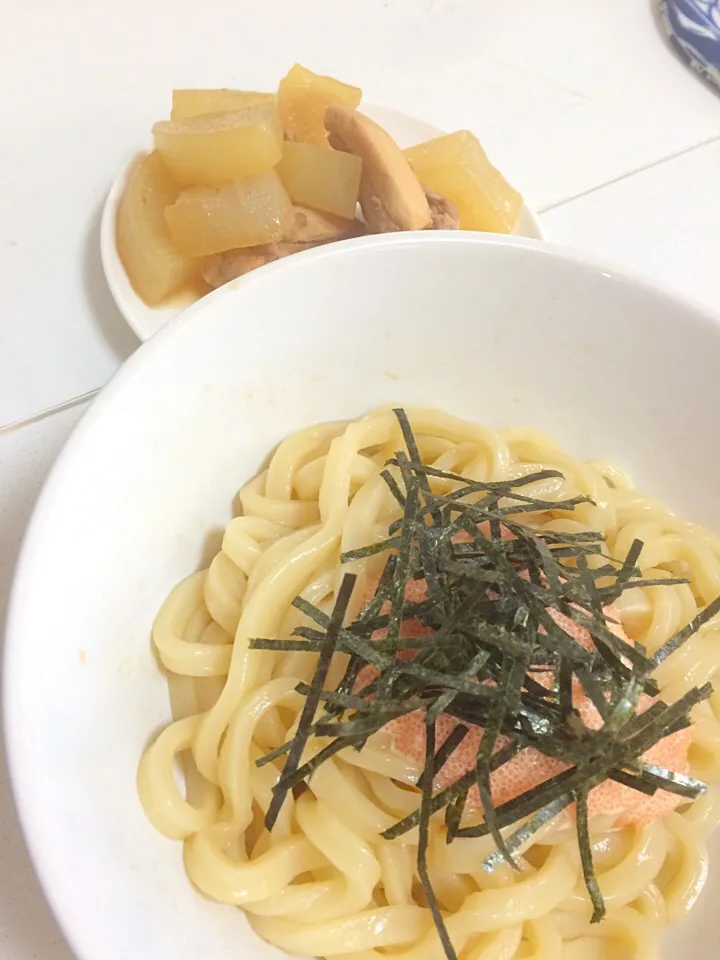 明太マヨうどん と 鳥大根の煮物|LOUPEのオフィスごはんさん