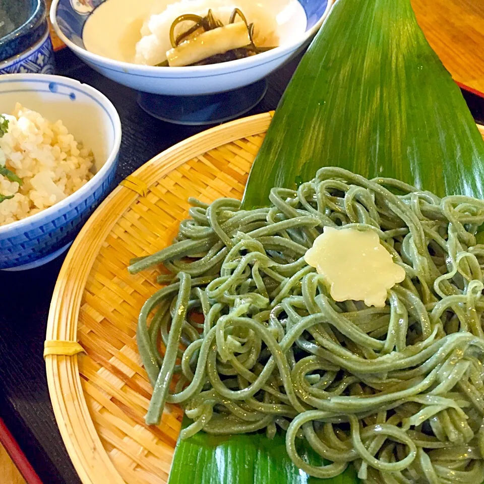 亀戸名物  養生 春蕎麦
よもぎの変わり蕎麦と亀戸大根|亀戸 養生蕎麦 高のさん