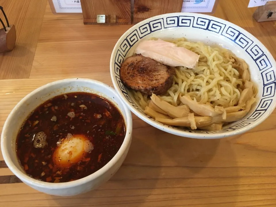 Snapdishの料理写真:激辛つけ麺〔中盛、太麺、辛さup:ハバネロ＋5種の香辛料)|マロさん