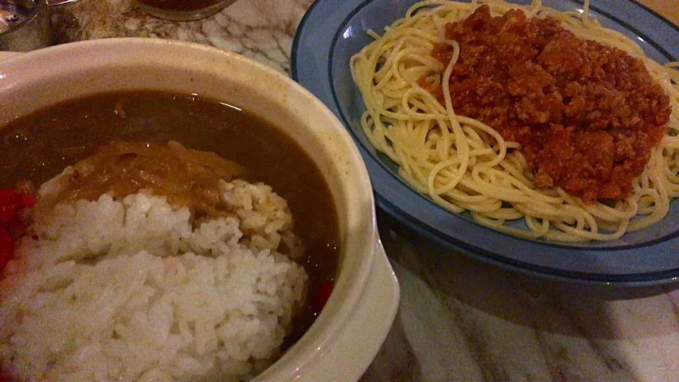 Snapdishの料理写真:【日替ランチ】ボローニャスパゲティとスープカレーライスを頂きました。|momongatomoさん