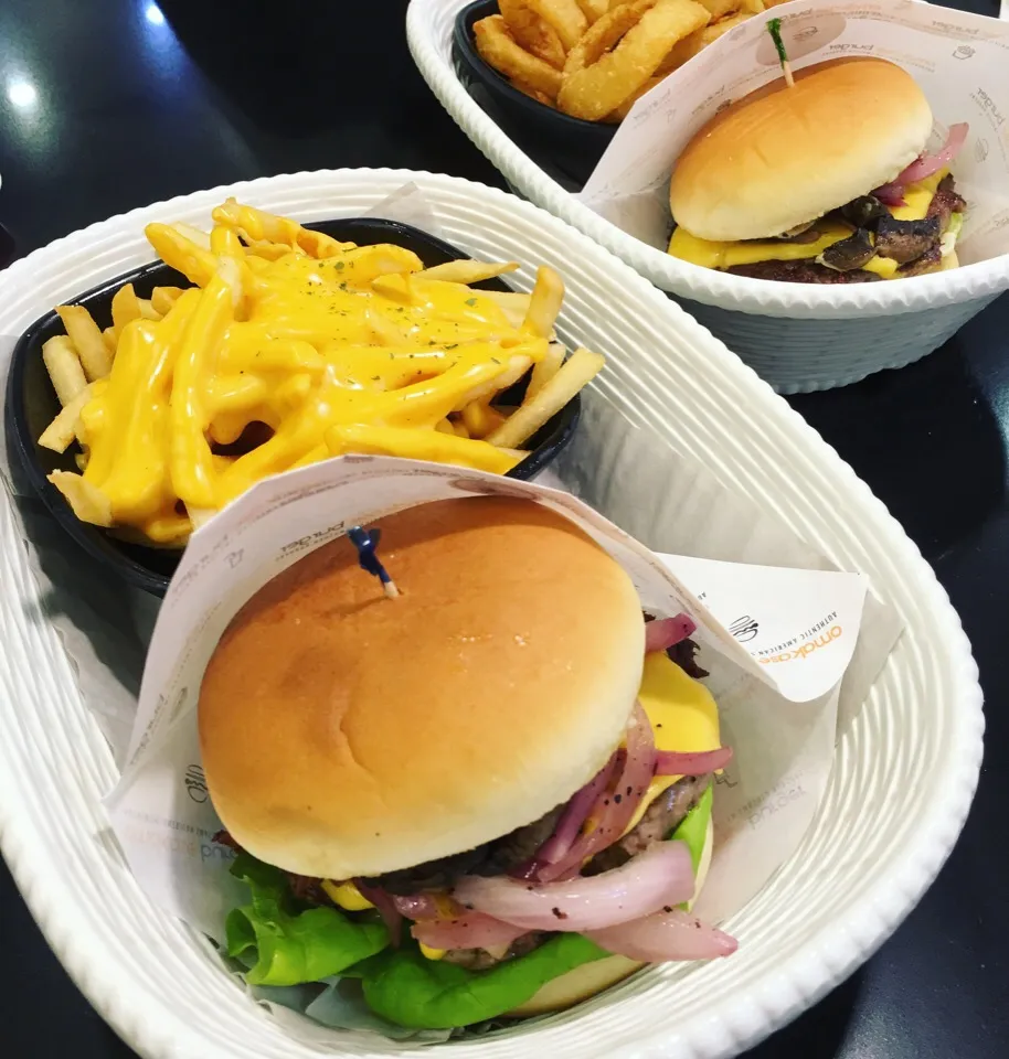 Burgers, cheese fries & onion rings from Omakase Burger, Wisma Atria|coxiella24さん