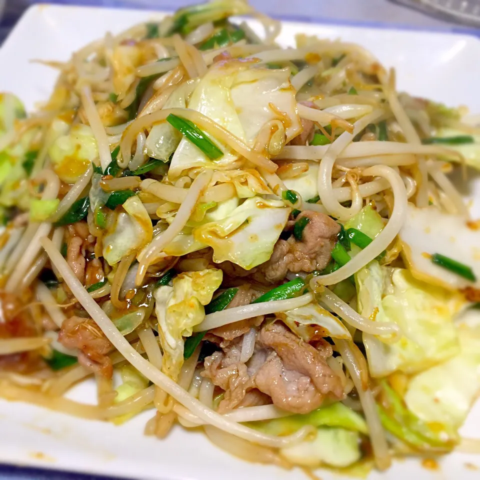 ボンバーさんの焼肉のたれで💕
豪快に野菜炒め〜👍|きいこさん