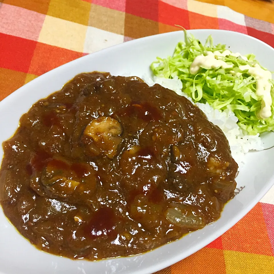 今日はカレーの日！コンビーフとブラウンマッシュルームのカレー|カウンター嬢さん