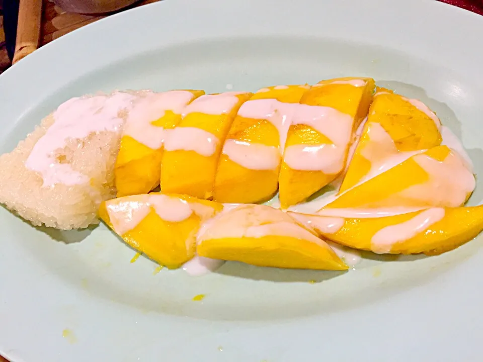 Mango with sticky rice|Duangkamol Boonyanusonさん