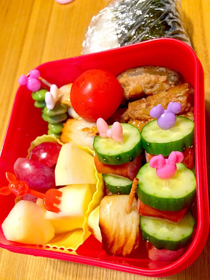 遠足のお弁当♡
うずちく:いよこ🍻さんの料理 長男Dk 1弁to.～
その他、つまみやすいメニューを揃えて。|pigmegさん