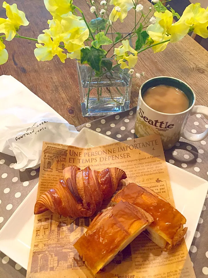 Snapdishの料理写真:クロワッサンで朝ごはん☕️✨|まみりんごさん