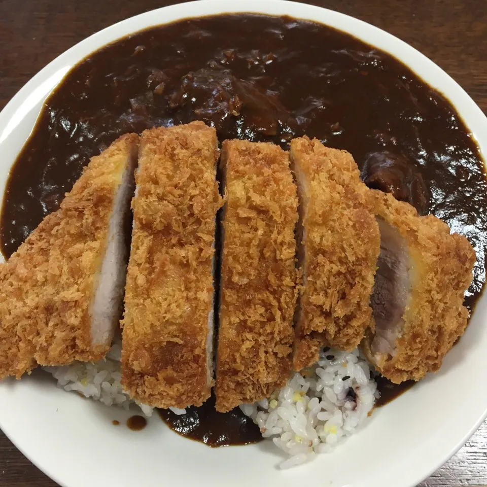 お昼は冷凍していたカレーてまカツカレー|アクちゃんさん