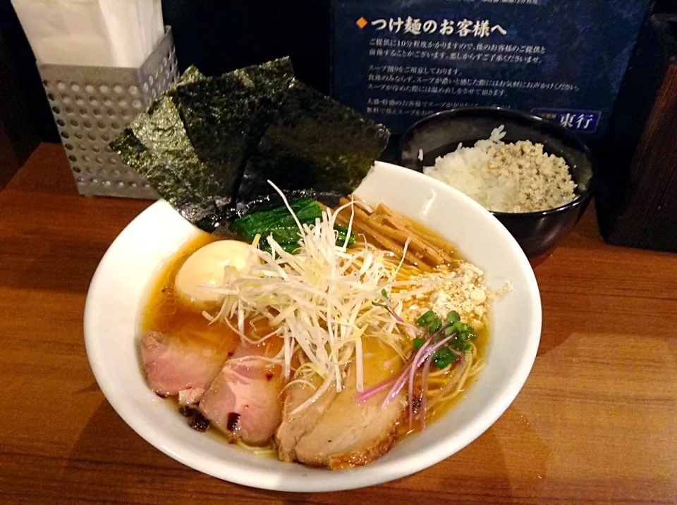 Snapdishの料理写真:特製醤油ラーメン。細麺で昔ながらの中華そばの味。美味しかったあ♪(*^^)o∀*∀o(^^*)♪|kayak-gohanさん