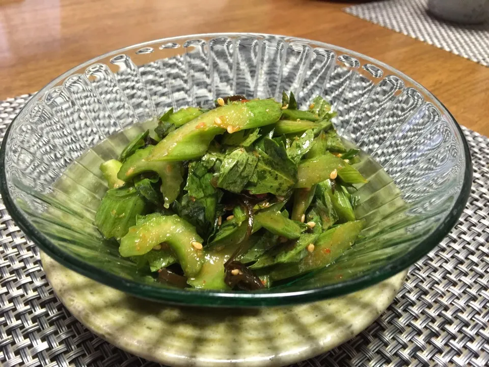 セロリの塩昆布と豆板醤和え❗️|じゃっきーさん