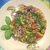 Snapdishの料理写真:I wanted pizza and boy did this dish deliver! Garlic tomato sauce, red onion, red and yellow peppers, spinach and green olives on an oil free pita. Who says you|veganadianさん