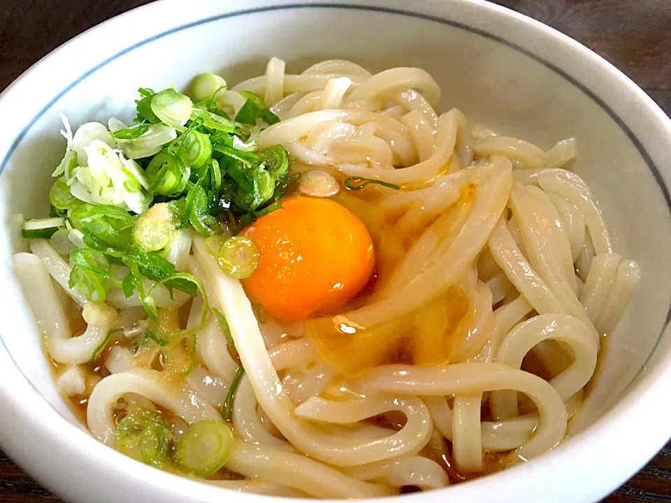 昼は  讃岐うどん  ”釜玉ぶっかけ”|muutさん