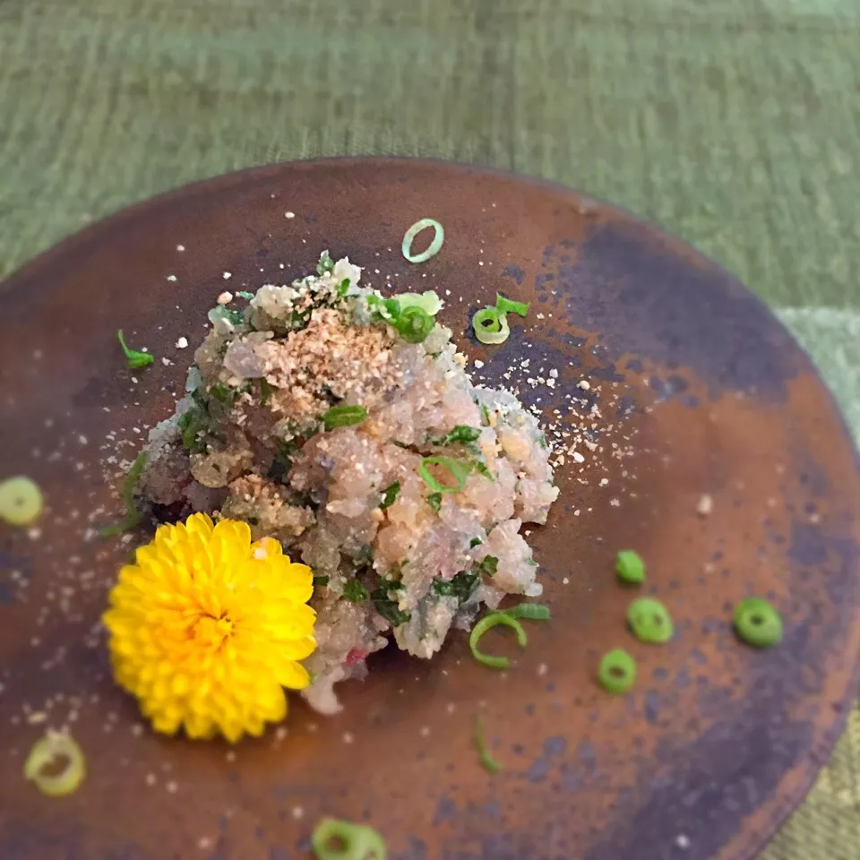 鯵のなめろう。味噌に加えてお酢、胡麻油も 。|きょーこさん