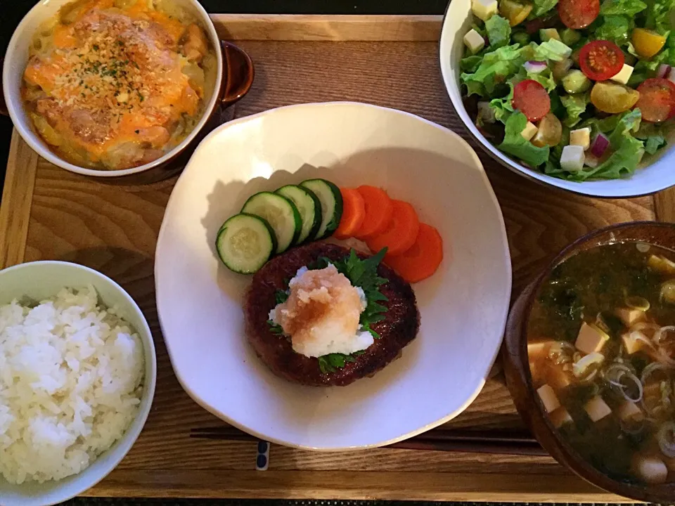 和風ハンバーグ
チキンとポテトのチーズ焼き
サラダ
あおさと豆腐のお味噌汁|ayumiさん