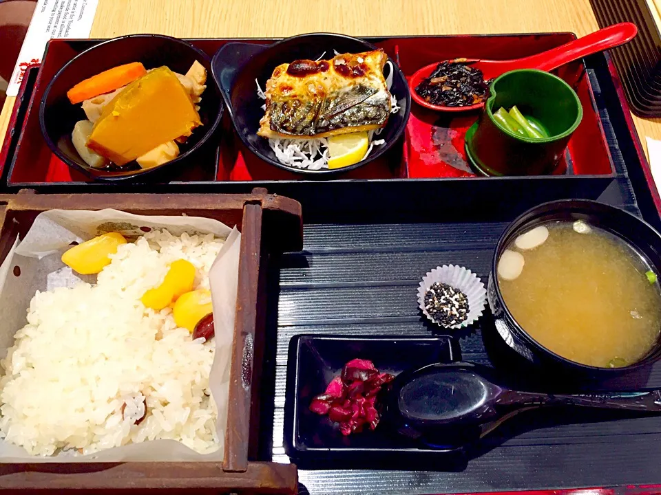 Snapdishの料理写真:Chestnut rice with Saba fish|sgさん