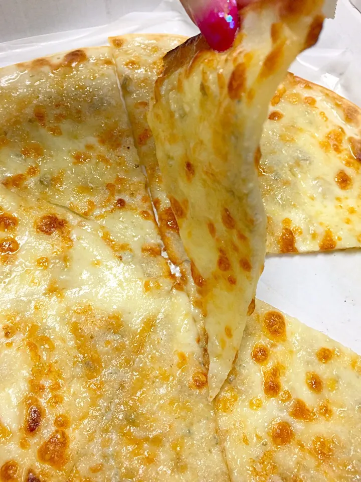 Slice of heaven :) Gorgonzola pizza :)|reviliaさん