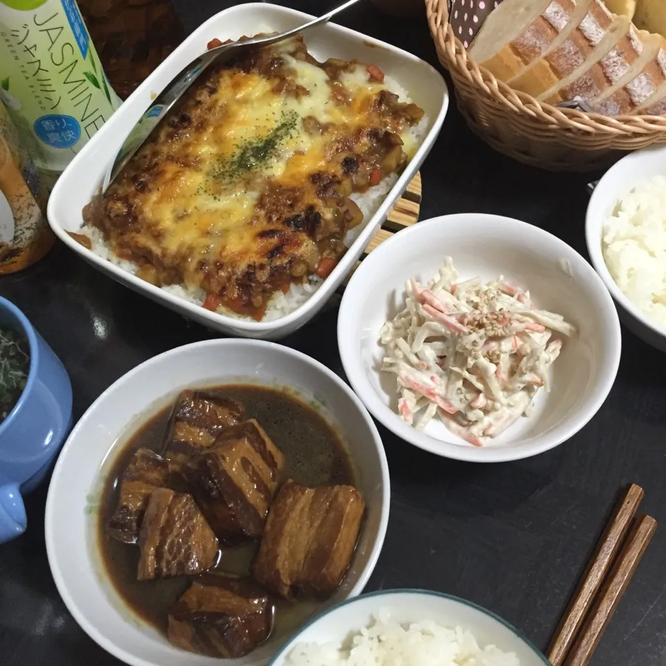 今日の晩ご飯は、リメイクカレードリア、メイプルミルクハース、豚肉の鎌倉煮、ごぼうサラダ、もずくスープ。|ゆえさん