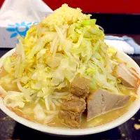 Snapdishの料理写真:マッチョ 中ラーメン 野菜ましまし|ポールさん